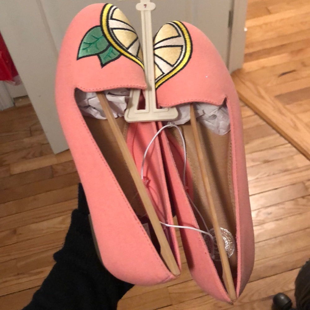 Lemon shoes never worn